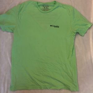 Columbia t shirt